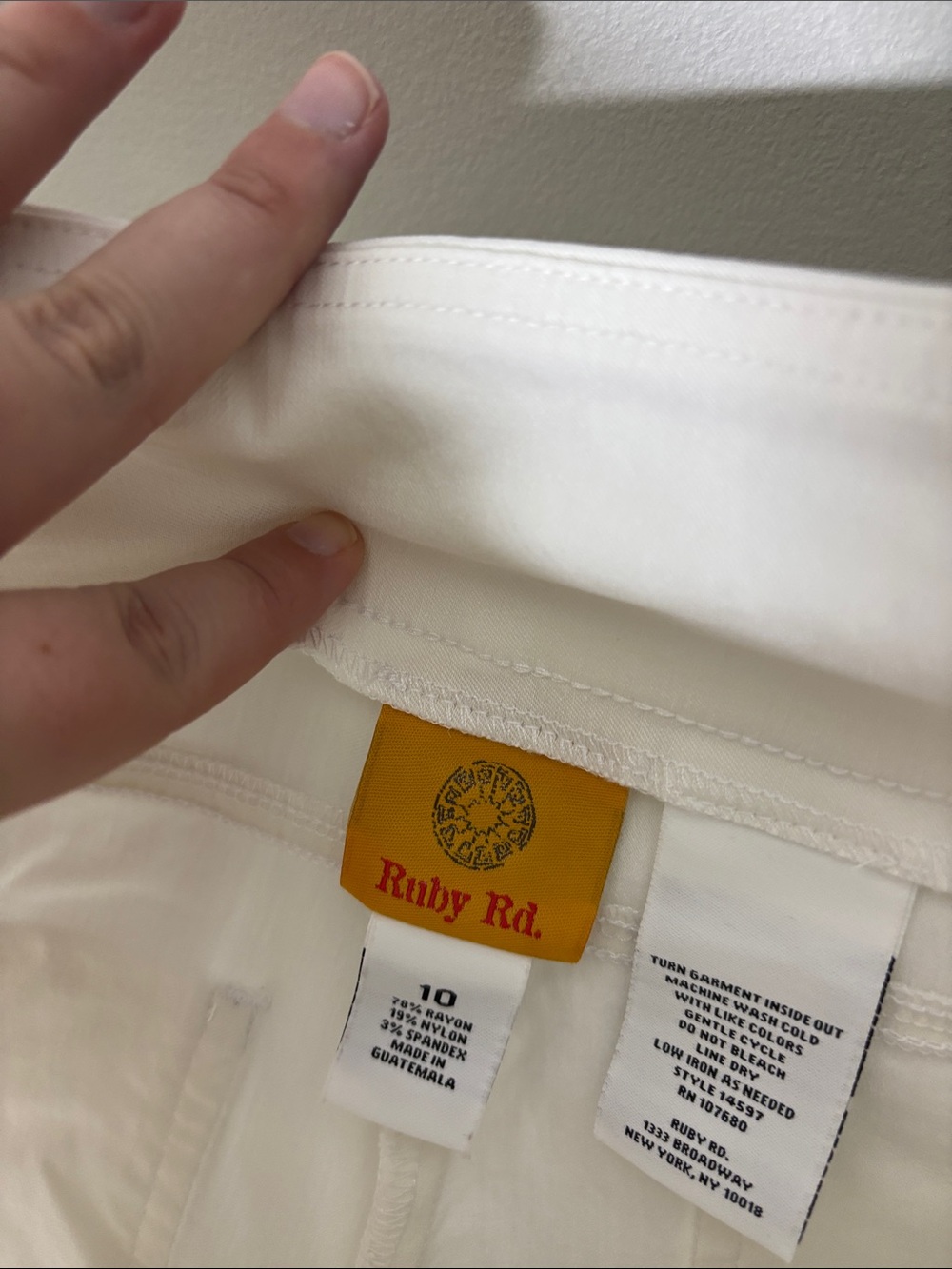 Ruby Rd. White Straight-Leg Pull-On Pants Size 10 - Picture 3 of 4